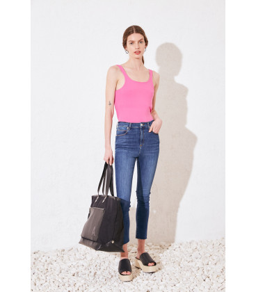 MUSCULOSA C/CUADRADO MOORE