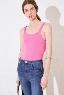 MUSCULOSA C/CUADRADO MOORE