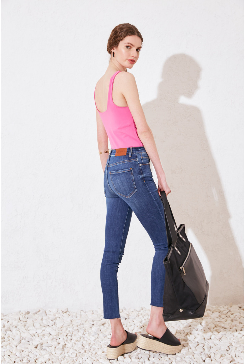 MUSCULOSA C/CUADRADO MOORE