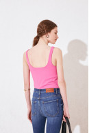 MUSCULOSA C/CUADRADO MOORE