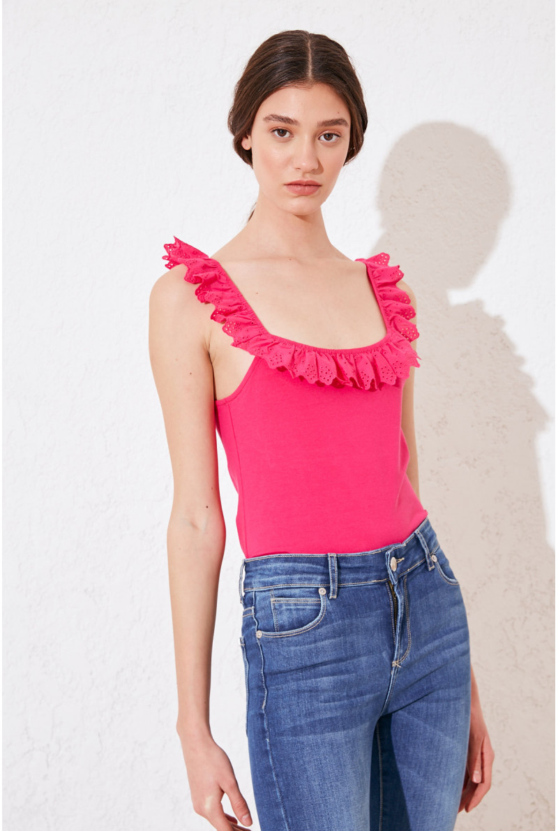 MUSCULOSA C/CUADRADO KUNIS