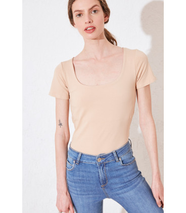 REMERA C/CUADRADO M/C MOORE