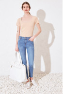 REMERA C/CUADRADO M/C MOORE