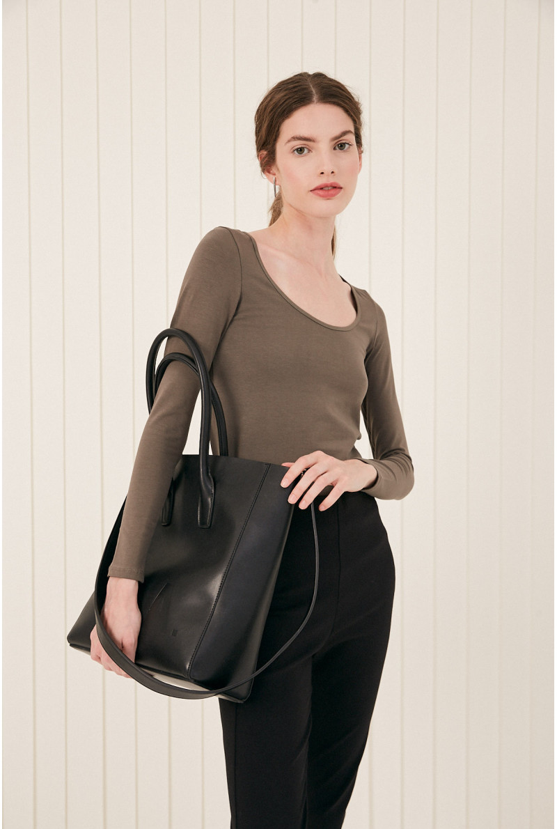 REMERA C/CUADRADO M/L MOORE