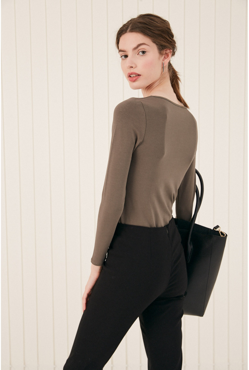 REMERA C/CUADRADO M/L MOORE