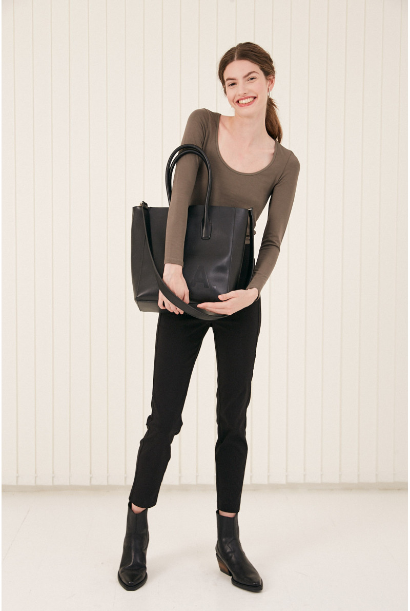 REMERA C/CUADRADO M/L MOORE