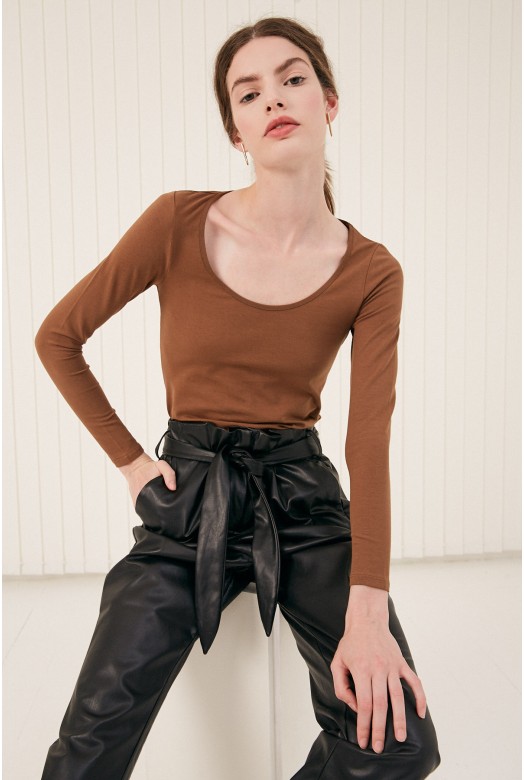 REMERA C/CUADRADO M/L MOORE