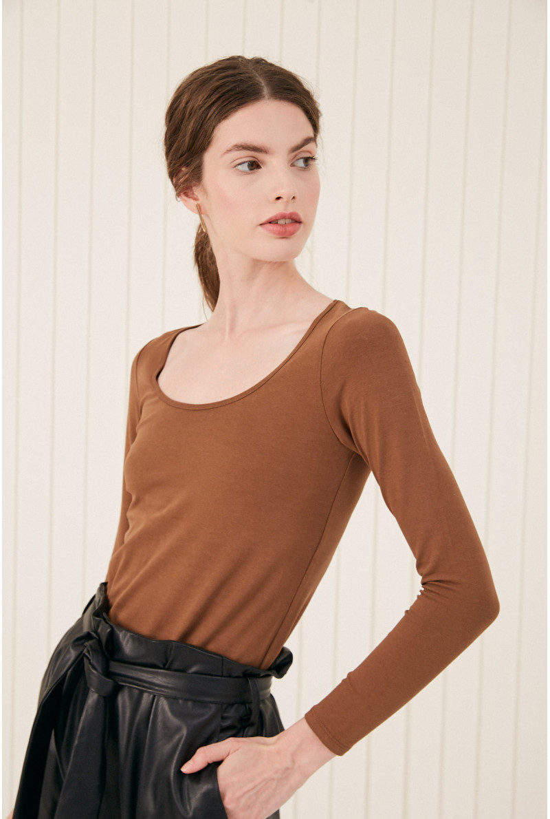 REMERA C/CUADRADO M/L MOORE