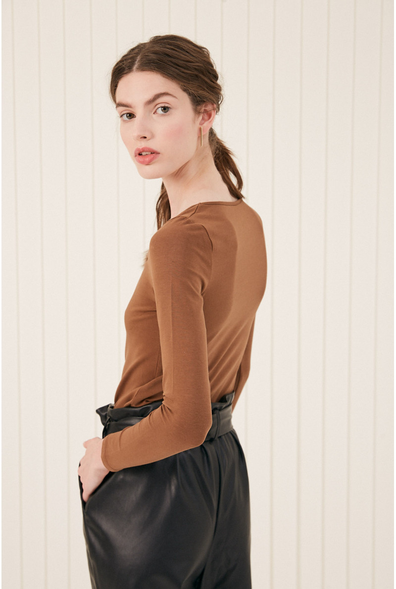 REMERA C/CUADRADO M/L MOORE