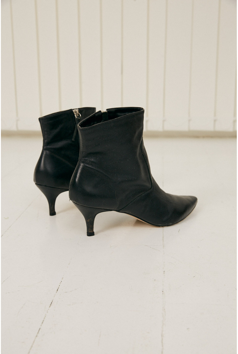 BOTA DICKINSON