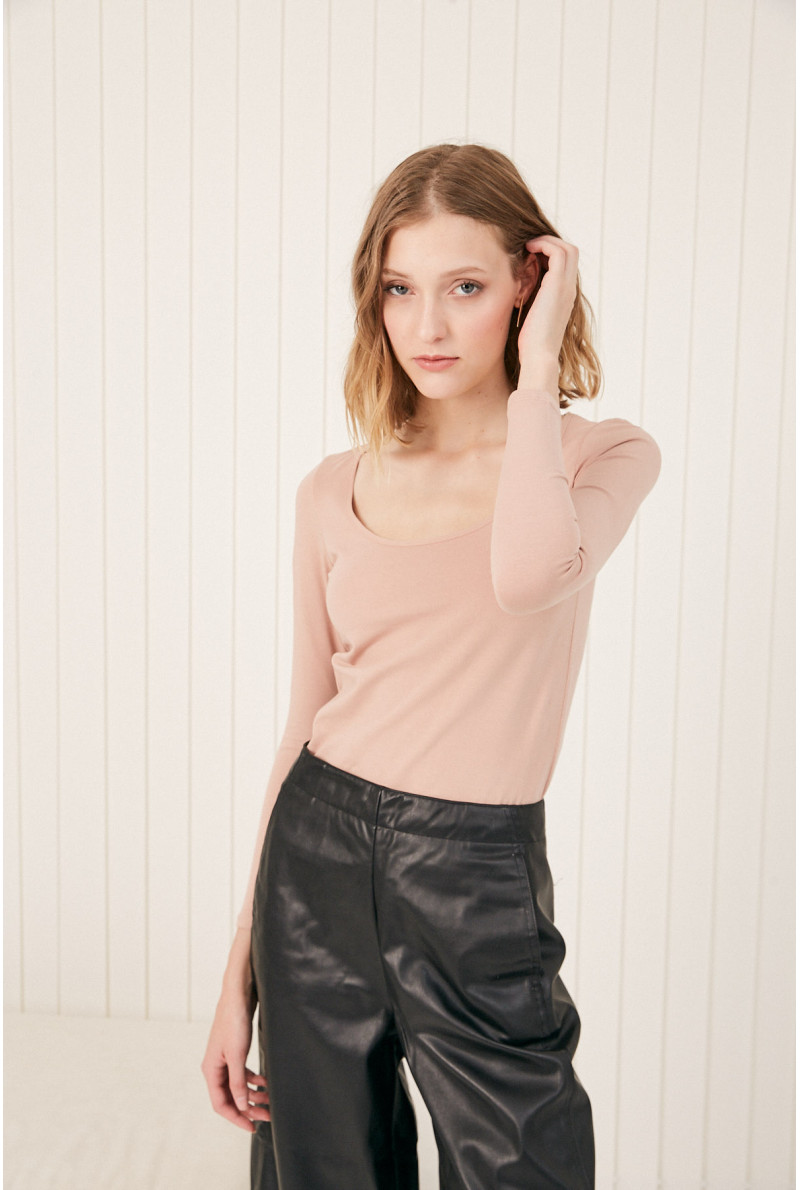 REMERA C/CUADRADO M/L MOORE