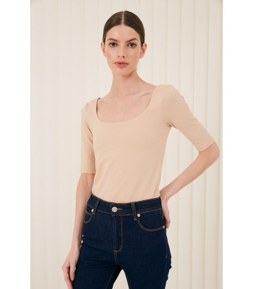 REMERA C/CUADR M/CODO MOORE