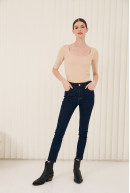 REMERA C/CUADR M/CODO MOORE