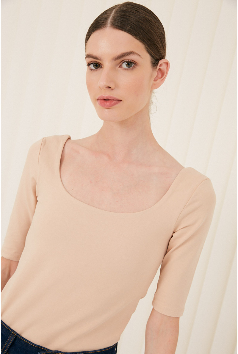 REMERA C/CUADR M/CODO MOORE