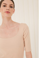 REMERA C/CUADR M/CODO MOORE