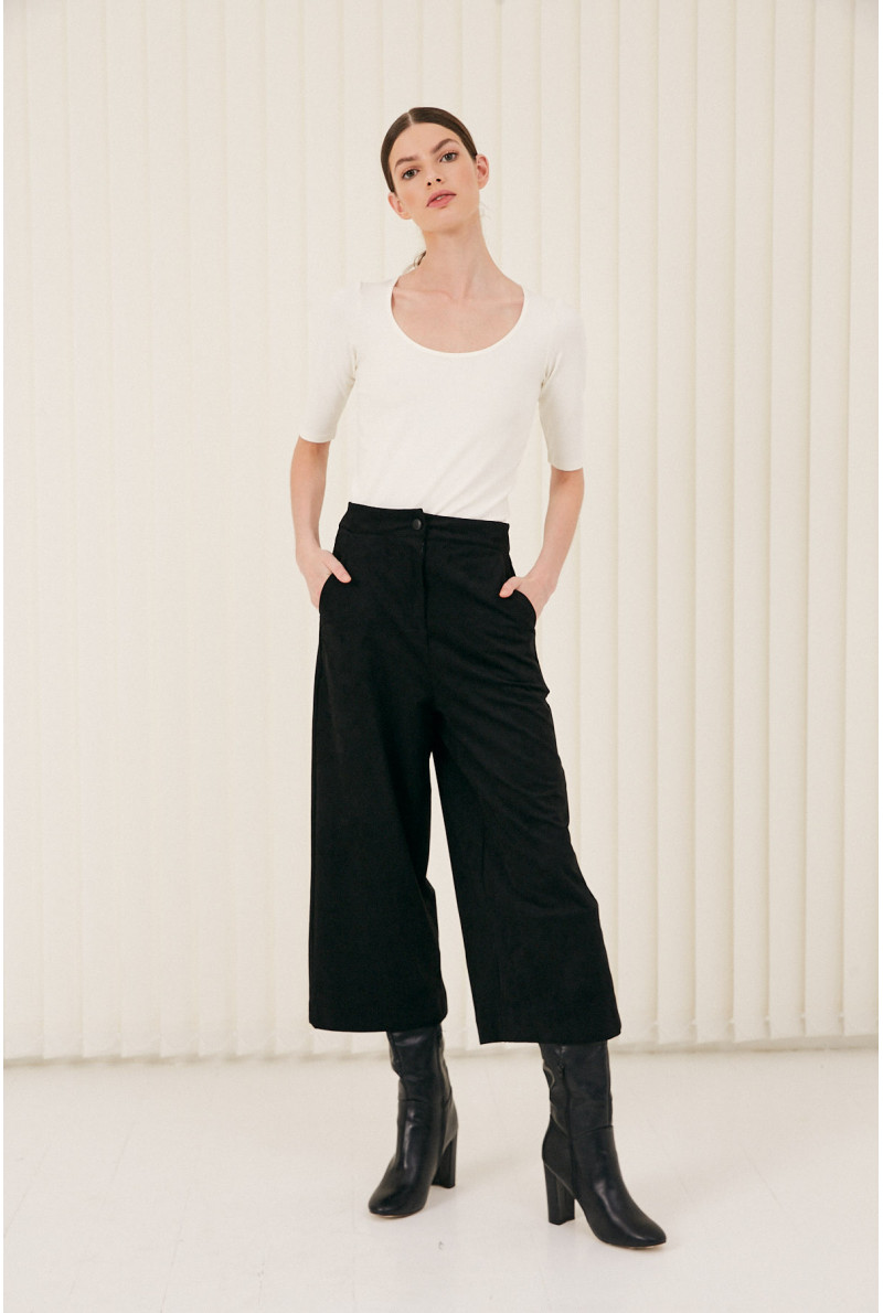 REMERA C/CUADR M/CODO MOORE