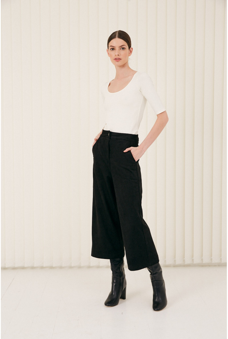 REMERA C/CUADR M/CODO MOORE