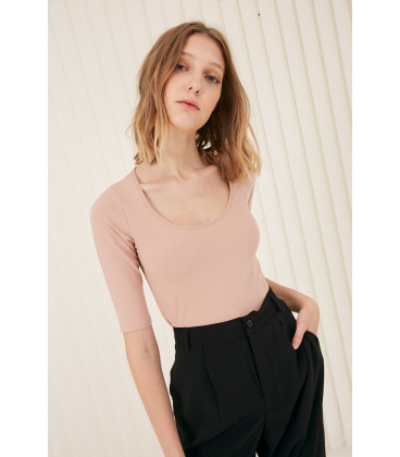 REMERA C/CUADR M/CODO MOORE