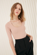 REMERA C/CUADR M/CODO MOORE