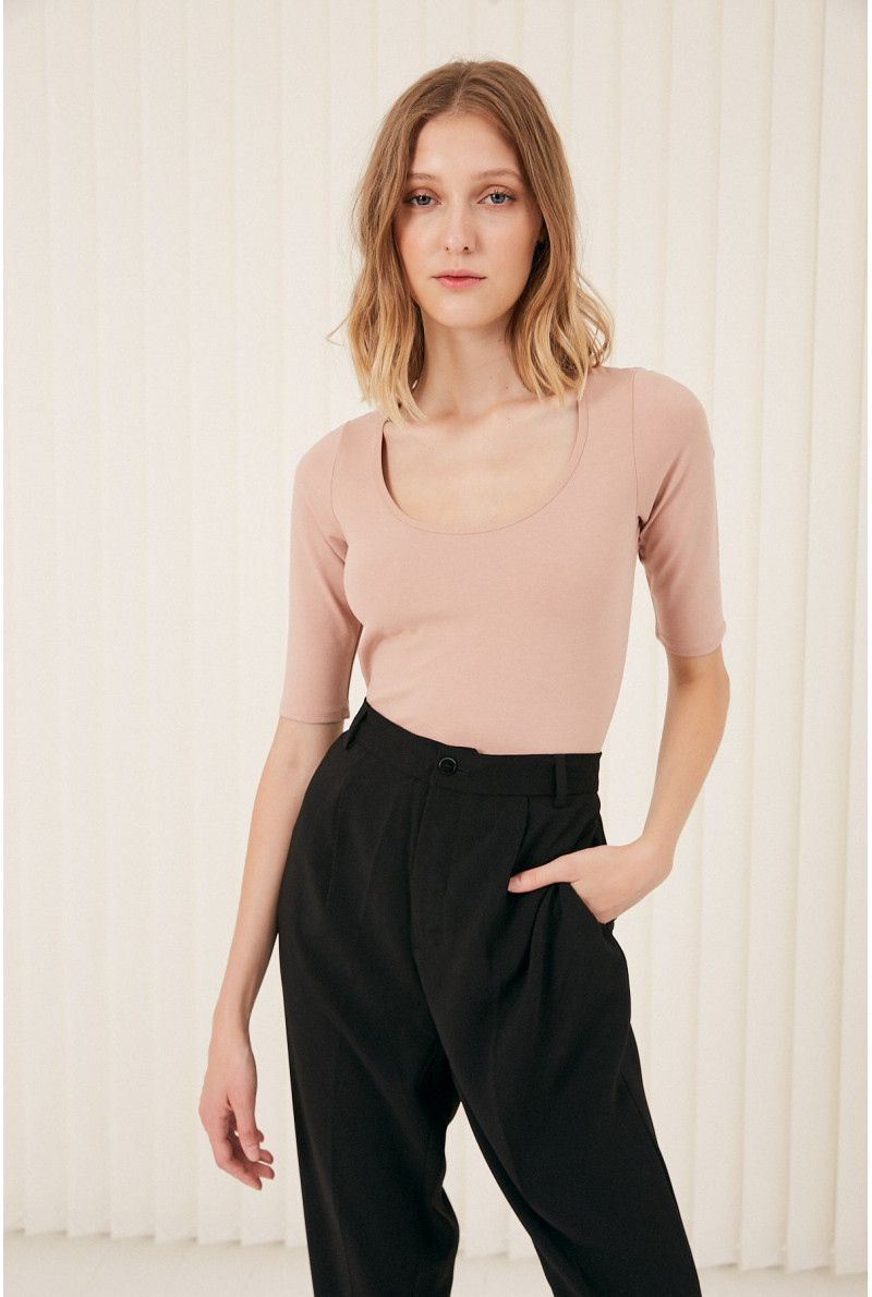 REMERA C/CUADR M/CODO MOORE