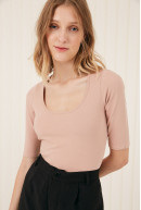 REMERA C/CUADR M/CODO MOORE