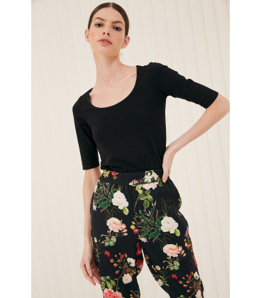 REMERA C/CUADR M/CODO MOORE