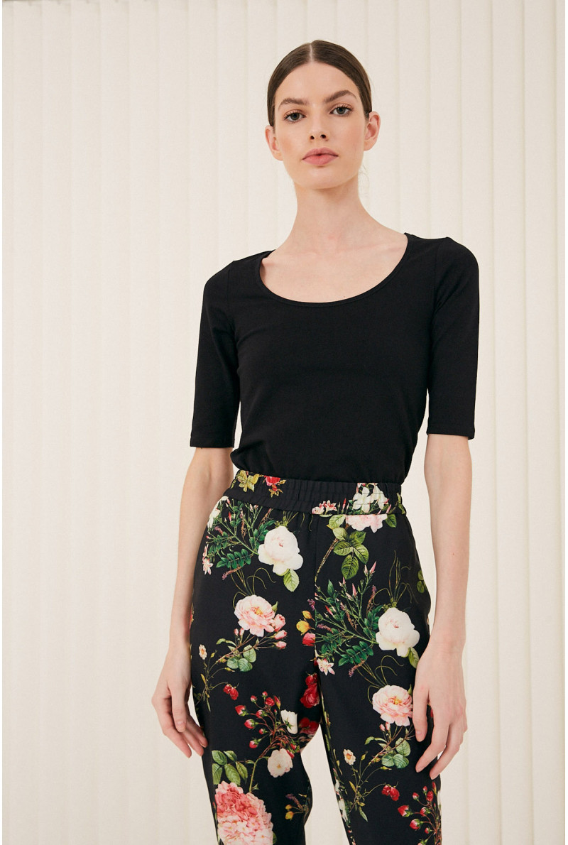 REMERA C/CUADR M/CODO MOORE