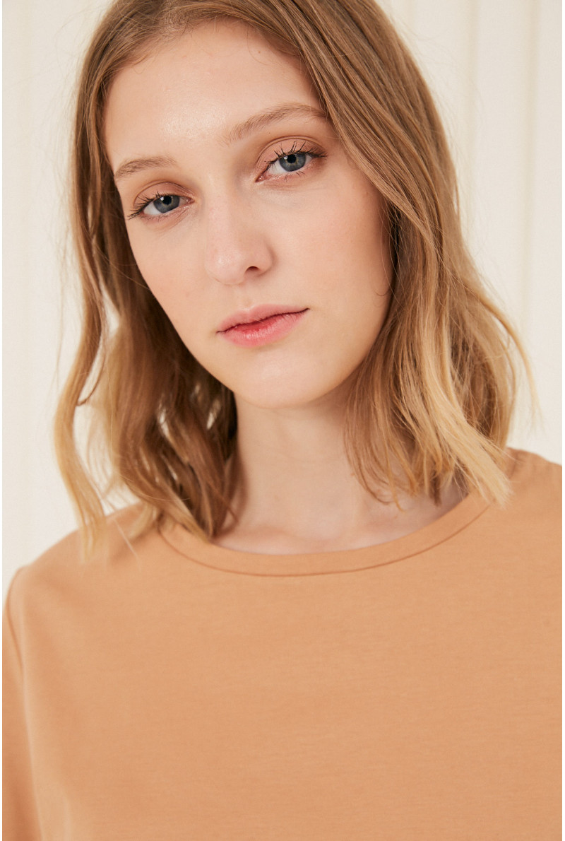 REMERA C/R M/CODO ELLA