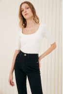 REMERA C/CUADR M/CODO MOORE