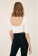 REMERA C/CUADR M/CODO MOORE