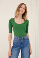 REMERA C/CUADR M/CODO MOORE