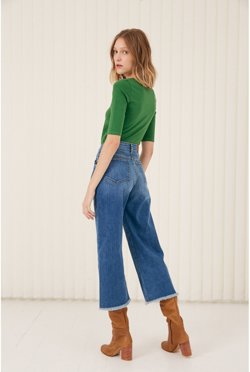 REMERA C/CUADR M/CODO MOORE